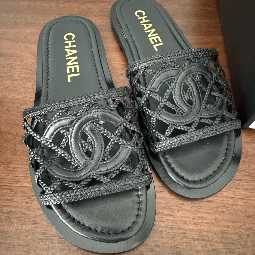 Chanel 2025 Interlocking CC Logo Slides